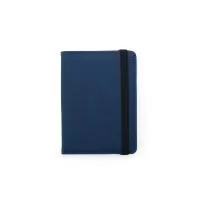 Porta-passaporte em couro sintético com tecnologia RFID. Quatro compartimentos para cartões, três bolsos (passaporte, dinheiro/documentos), dois espaços para SIM, fechamento em elástico.
