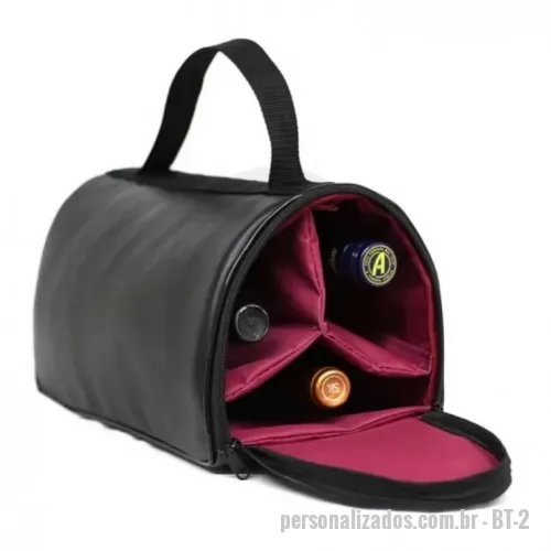 Porta vinho personalizada - Bolsa térmica para vinho personalizada. Confeccionado com tecido de couro sintético, revestimento com tecido impermeável e espuma, divisórias com tecido impermeável e espuma, fechamento em zíper e alças para transporte. Tamanho: 18x36x17 cm (LxPxA)