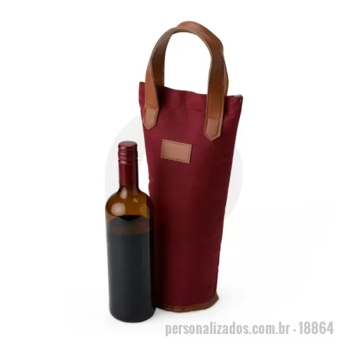 Porta vinho personalizada - Bebida gelada ou quente a qualquer hora, onde estiver. Nosso Porta Garrafa Térmico é ideal para quem ama vinhos e bebidas frescas. Feito em nylon com revestimento térmico em PEVA atóxico, conta com fechamento em velcro para abrir e fechar com praticidade, além de detalhes em couro sintético na alça e no espaço de personalização. Perfeito para acompanhar em todos os momentos, tornando cada brinde ainda mais especial.