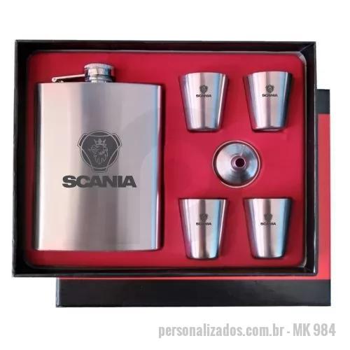 Porta whisky personalizada - Conjunto de acessórios para whisky com garrafa de bolso, funil e 04 copinhos em aço inox. Gravação da logo a laser na garrafinha e nos copos. Faça um orçamento e surpreenda-se com nossos preços.