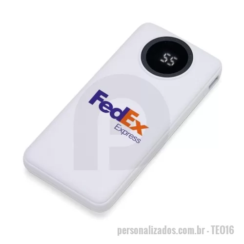 Power bank personalizado - Carregador portátil de 10.000mah com display digital indicador de bateria, contém duas lanternas de led e quatro cabos de saída acoplados, sendo: saída lightning, saída tipo-c, saída v8 e saída usb. O carregador possui uma porta usb dupla (entrada e saída) com carga rápida e outras duas portas de entrada: v8 e tipo-c. Acompanha cabo usb.