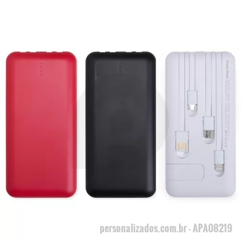 Power bank personalizado - Nosso power bank 10.000mAh 4 em 1 é uma solução prática e eficiente para manter os dispositivos sempre carregados, mesmo quando estiver em movimento. Feito em plástico, este carregador portátil é compatível com diversos dispositivos, pois conta com quatro cabos acoplados: Lightning, tipo-C, micro-USB e USB. Além disso, o power bank possui um suporte lateral integrado, feito para manter o celular na horizontal durante o carregamento, permitindo assistir vídeos ou participar de reuniões enquanto o dispositivo carrega. Funcional, nosso carregador é equipado com duas lanternas para situações de emergência. Sua entrada micro-USB 5V=2.1A e saída USB 5V=2.1A, oferece um desempenho eficiente e rápido para o dia a dia.  Largura: 6,9 cm Espessura: 2,2 cm Comprimento: 14,2 cm Peso aproximado (g): 225 Medidas aproximadas para gravação (CxL): 10,5 cm x 4 cm
