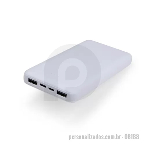 Power bank personalizado - Power bank com estrutura em plástico com potência de 10.000mAh e quatro luzes de LED para indicar o status de carga. Possui quatro entradas diferentes: duas portas USB, uma porta Micro USB e outra USB-C, esta dedicada para a recarga do carregador portátil. Verificar cores disponíveis. Acesse royalgift.com.br