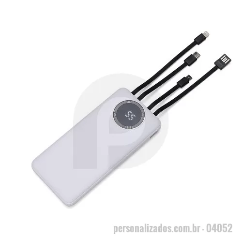 Power bank personalizado - Carregador portátil de 10.000mAh com display digital indicador de bateria, contém duas lanternas de LED e quatro cabos com saídas para: cabo Lightning, USB-C, micro USB e USB. O carregador possui uma porta USB dupla (entrada e saída) com carga rápida e duas entradas, USB-C e micro USB, exclusivas para o carregamento do próprio dispositivos Acompanha cabo USB para recarga.  Largura: 6,9 cm Comprimento: 14,4 cm Espessura: 2 cm Medidas aproximadas para gravação: (CxL): 5 cm x 8 cm Material: Plástico Entrada-Saída: 2.1A