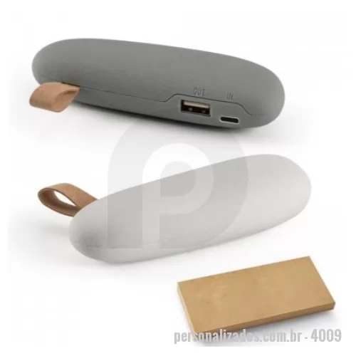 Power bank personalizado - Bateria portátil em ABS. Bateria de lítio com capacidade de 2.000 mAh, tempo de vida ? 500 ciclos e com entrada USB-C e saída USB-A. Incluso cabo USB para carregar a bateria. Fornecida em caixa presente de papel kraft reciclado. 112 x 42 x 25 mm | Caixa: 173 x 96 x 30 mm