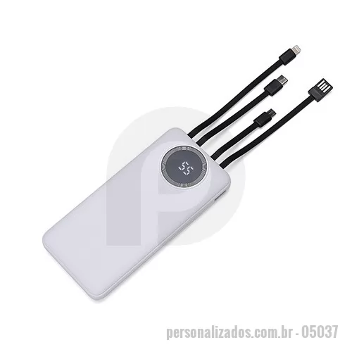 Power bank personalizado - Carregador portátil plástico com 10.000mAh e indicador led de bateria. Possui entrada V8, acompanha cabo USB, adaptador lightning e adaptador tipo-C.
