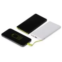 Descrição: Carregador portátil plástico com 10.000mAh e indicador led de bateria. Possui entrada V8, acompanha cabo USB, adaptador lightning e adaptador tipo-C.  Largura :  7,5 cm  Espessura :  1 cm  Comprimento :  15,2 cm  Medidas aproximadas para gravação (CxL):  11 cm x 5,5 cm