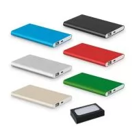 Bateria portátil slim em alumínio. Bateria de lítio com capacidade de 4.000 mAh, tempo de vida ? 500 ciclos e com saída USB-A. Incluso cabo USB para carregar a bateria. Fornecida em caixa presente. 110 x 68 x 10 mm  Caixa exterior (m): 0,280X0,290X0,260 Peso da caixa (Kg.): 9.300 Peso do Produto (g.): 1 Caixa Exterior (Un.): 40 Caixa interior (Un.): 20 NCMS: 8507.60.00 Packing após gravação: Bolsa em 600D País de origem: China