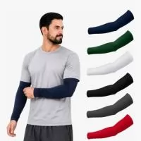 FICHA TÉCNICA – MANGUITO (MANGA DE PROTEÇÃO). Descrição do Produto  Manguito é uma manga de proteção utilizada nos braços, ideal para atividades esportivas, proteção solar, eventos promocionais e uniformização de equipes. Produto leve, confortável e altamente personalizável. Especificações Técnicas Produto: Manguito personalizado (manga de proteção) Material: Poliéster com elastano (lycra), poliamida ou dry fit Estrutura: Elástica e anatômica (ajuste ao braço) Compressão: Leve a média (conforme modelo) Acabamento: Costura reforçada e elástico interno anti-deslizante Proteção: Fator UV opcional (UV50+). Medidas (padrão) Comprimento: 35 a 45 cm Circunferência superior: ajustável (elástico) Circunferência inferior: ajustável (elástico silicone ou costura reforçada) (Medidas adaptáveis conforme modelagem do cliente).Personalização Sublimação total (principal método) Silk screen (em áreas específicas) Transfer digital,