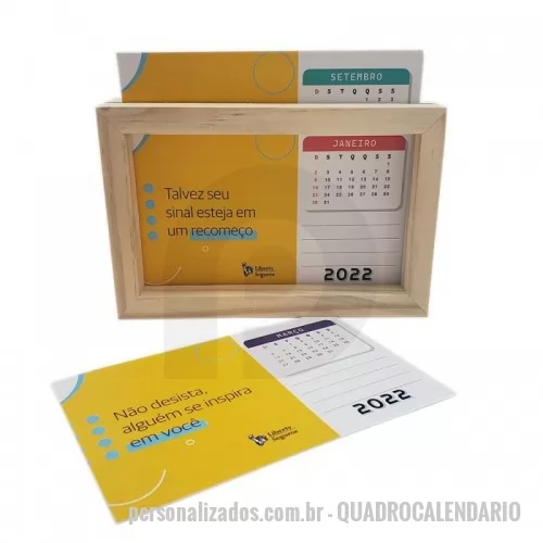 Quadro personalizado - Quadrinho em madeira pinus + 6 cards em papel Couche Brilho 250 gr Medidas: 17x11x4 cm Card: 14,5 x 9,5 cm Gravação: Impressão 4x4 (2 lados) nos Cards (a madeira não tem gravação) Madeira: Pinus, acabamento lixa toque suave sem verniz ou pintura. Embalagem: Caixa de papelão individual c/ gravação Etiqueta 4x0 - 35x65 mm