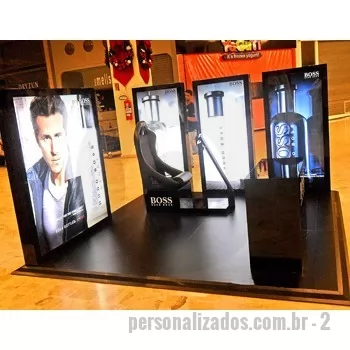 Quiosque personalizado - QUIOSQUE ITINERANTE HUGO BOSS