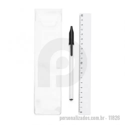 Régua personalizada - Descrição: Kit régua e caneta plástica em estojo plástico transparente. Caneta simples com tampa e régua de 20cm.  Medidas aproximadas para gravação (CxL):  Caneta 10,8 cm x 0,5 cm – Régua 19,8 cm x 1,5 cm – Estojo 18,5 cm x 5 cm  Tamanho total aproximado  (CxL):  Caneta 15,2 cm x 1,4 cm – Régua 21 cm x 2,4 cm – Estojo 21,6 cm x 5,8 cm  Peso aproximado (g):  18