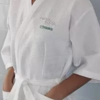 Roupão em tecido Piquet Favo, personalização em bordado