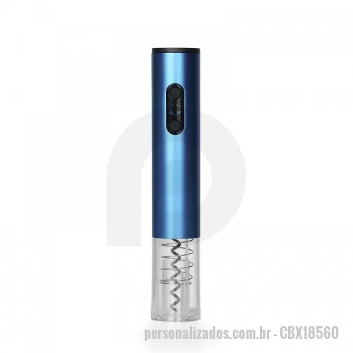 Saca rolha elétrico personalizada - Saca rolha elétrico Personalizada - CBX18560 - Saca rolhas elétrico com LED e cortador de lacre. Parte superior em alumínio e parte inferior acrílica, possui compartimento superior com tampa para 4 pilhas AA (não acompanha pilhas), painel com iluminação LED e botões para extração e remoção de rolhas. No modo extração a área acrílica é iluminada pelo LED. Acompanha cortador de lacre. OBS.: Não afundar o produto na água ou qualquer outro tipo de líquido.  Altura :  25,2 cm  Largura :  4,8 cm  Circunferência :  14,2 cm  Medidas aproximadas para gravação (CxL):  9 cm x 3 cm – Cortador 1,2 cm x 3,5 cm  Peso aproximado (g):  287 - 152726 - Saca rolha elétrico