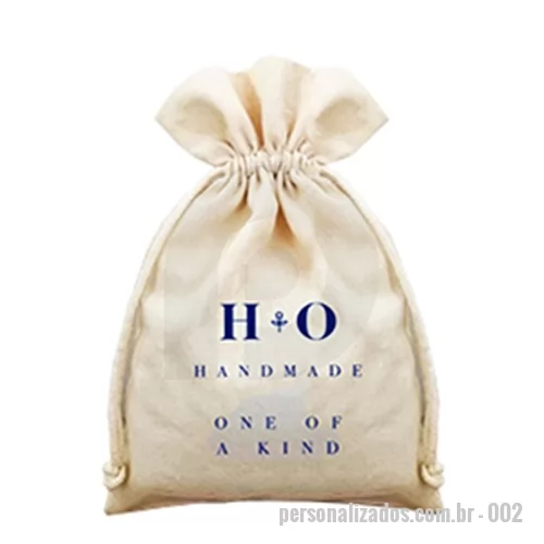 Saco de algodão personalizado - Produto sustentável feito 100% em algodão cru, fechamento com cordão de algodão e logo frontal. Um jeito pratico de divulgar a sua marca com consciência e sofisticação