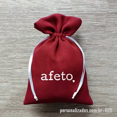 Saco de microfibra personalizado - Produto feito microfibra leve, com fita de cetim e logo frontal. Um jeito pratico de divulgar a sua marca com consciencia e sofisticação.Produto sustentável feito 100% em algodão cru, com fita de cetim e logo frontal. Um jeito prático de divulgar a sua marca com simplicidade e sofisticação.