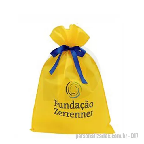 Saco de TNT personalizado - Saco de TNT com Fita Saco de TNT, fechamento feito com fita de cetim.