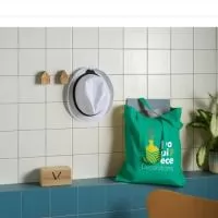 Sacola personalizada, confeccionada em 100% algodão , com alças de 60 cm. O tecido é sem tingimento, é utilizado na sua cor original, sem produtos químicos de tingimento ou branqueamento, contribuindo para um menor impacto ambiental.
