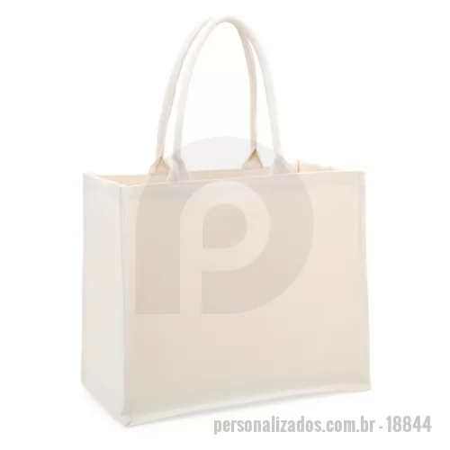 Sacola de lona personalizada - Resistência e design minimalista. Nossa sacola de lona é a escolha ideal para quem busca robustez com estilo moderno. Com alças reforçadas e estrutura de 474g/m², essa sacola oferece ampla profundidade, perfeita para transportar diversos itens sem comprometer a resistência.  Altura :  31 cm  Largura :  36,2 cm  Profundidade :  19,3 cm  Comprimento :  Alça: 22 cm
