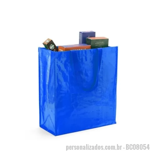 Sacola de plástico personalizada - Confeccionada em polipropileno, esta sacola combina a resistência com leveza, oferecendo uma solução versátil e confiável para suas necessidades diárias.  Altura :  38,5 cm  Largura :  34 cm  Profundidade :  15,5 cm  Comprimento :  Alça: 23,5 cm  Medidas aproximadas para gravação (CxL):  30 cm x 24 cm  Peso aproximado (g):  79