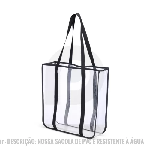 Sacola de PVC personalizada - Descrição: Nossa sacola de PVC é resistente à água e foi projetada para quem valoriza organização e praticidade. Espaçosa o suficiente para acomodar todos os itens essenciais, ela é perfeita para o dia a dia ou momentos que pedem rapidez e eficiência. Suas alças de nylon garantem conforto no transporte, enquanto o design transparente facilita a visualização do que está dentro, evitando esquecer qualquer coisa importante.  Altura :  40 cm  Largura :  36,3 cm  Profundidade :  9 cm  Comprimento :  Alça: 77 cmcm
