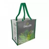 Sacola personalizada de ráfia 120G. Acabamento em costura e impressão digital U.V