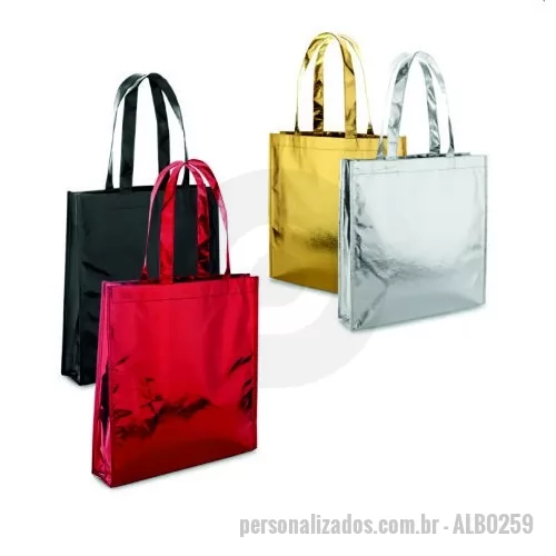 Sacola de TNT metalizado personalizada - Personalize a sacola personalizada brilhante com sua arte e deixe-a única! Sacola de alta resistência e durabilidade, ideal para carregar seus produtos com segurança. Alças de 50cm: Confortáveis para carregar nas mãos ou nos ombros. Laminação Brilhante: Acabamento elegante e sofisticado que valoriza sua marca. Personalizada com seu Logo: Crie uma sacola única e exclusiva para sua empresa ou evento. Ampla variedade de cores e tamanhos: Para atender às suas necessidades específicas. Reutilizável e Ecológica: Uma opção sustentável para o meio ambiente. Ótima opção para brindes promocionais: Presenteie seus clientes com um brinde útil e prático.