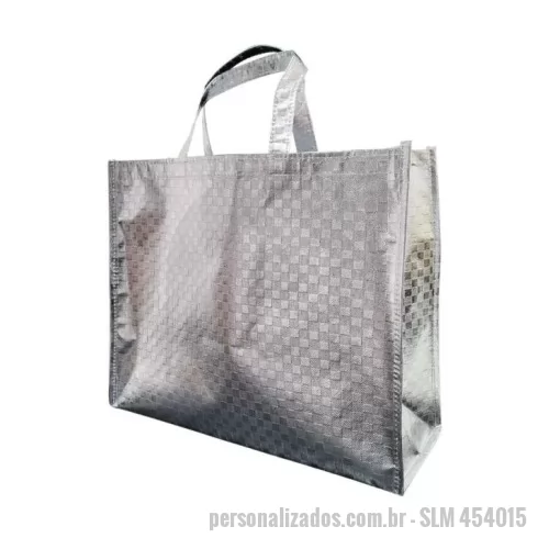 Sacola de TNT metalizado personalizada - Sacola de TNT Metalizado personalizada, 80g gramas, material prata. Outras opções de cores: pink, dourado, preto, vermelho.  A personalização é feita em Silk, até 2 cores, arte sob consulta e envio prévio.