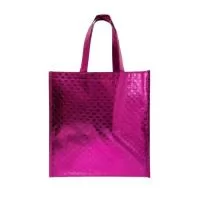 Sacola de TNT Metalizado personalizada, 80g gramas, material pink. Outras opções de cores: dourado, prata, preto, vermelho.  A personalização é feita em Silk, até 2 cores, arte sob consulta e envio prévio.