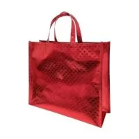 Sacola de TNT Metalizado personalizada, 80g gramas, material vermelho. Outras opções de cores: pink, prata, preto, dourado.  A personalização é feita em Silk, até 2 cores, arte sob consulta e envio prévio.