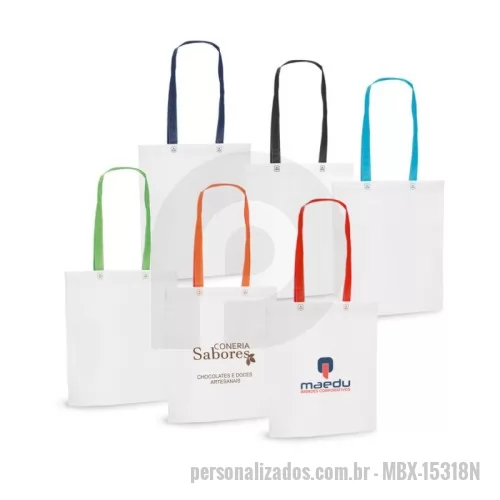 Sacola de TNT personalizada - Sacola confeccionada em TNT biodegradável com estrutura termosselada que oferece maior resistência e segurança durante o uso.  Altura :  41 cm  Largura :  36,5 cm