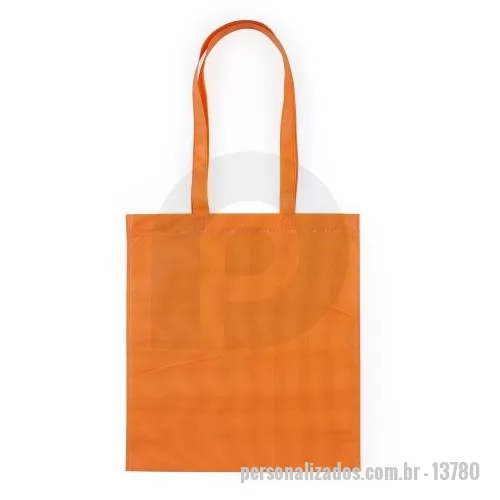 Sacola de TNT personalizada - Sacola colorida com alça em material TNT, possui símbolo ecológico/reciclável na costura da alça.  Altura: 41,2 cm Largura: 37,2 cm Medidas aproximadas para gravação: (CxL): 37,8 cm x 35,8 cm Tamanho: (CxL): Alça 68 cm de ponta a ponta