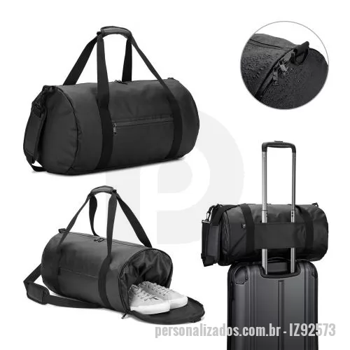 Sacola dobrável personalizada - Bolsa esportiva em formato cilíndrico adequado para levar o imprescindível para os seus treinos e atividades. Composto por poliéster reciclado 600D de alta densidade com revestimento resistente à água e forro em poliéster reciclado 210D. Possui um co