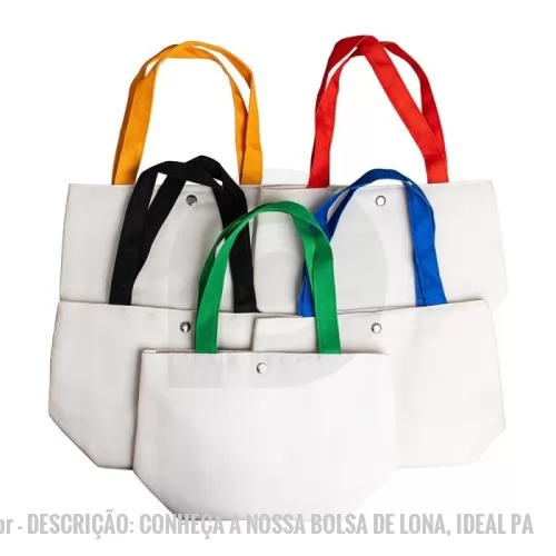 Sacola ecológica personalizada - Descrição: Conheça a nossa bolsa de lona, ideal para quem busca um estilo despojado sem abrir mão da funcionalidade! Resistente à água, garante ainda mais proteção para os pertences em qualquer condição. Seu interior possui um tecido que mantém os objetos organizados e seguros, perfeita para o dia a dia ou para aventuras de fim de semana. Leve e durável, a Bolsa de Lona é a combinação perfeita de praticidade e charme.  Altura :  18,5 cm  Largura :  27 cm  Profundidade :  13 cm