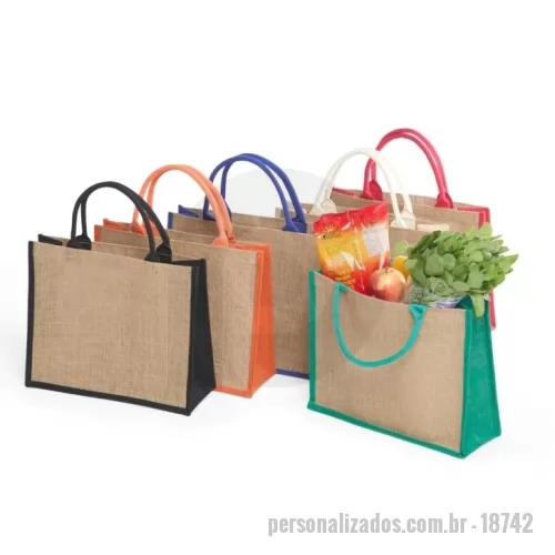 Sacola ecológica personalizada - Sacola ecológica confeccionada em juta, resistente e sustentável. Possui alças costuradas na parte interna, oferecendo mais firmeza e durabilidade. Ideal para uso no dia a dia, brindes e ações promocionais, com um visual rústico e elegante.