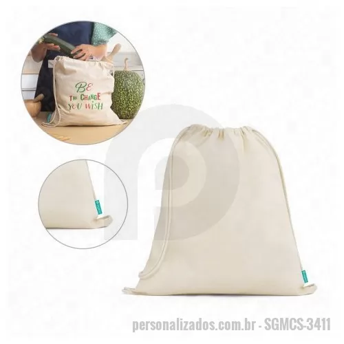 Sacola personalizada - Sacola tipo mochila 100% algodão orgânico (120 g/m²) proveniente de um cultivo sustentável, sem químicos ou pesticidas. MEDIDAS: 370 x 410 mm. GRAVAÇÃO: Frente e verso Transfer 1 cor ou full cor medidas aproximadas: 280 x 200 mm.