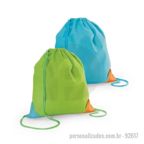 Sacola personalizada - Sacola Personalizada - 92617 - Sacola tipo mochila em non-woven (80 g/m²) com cantos triangulares coloridos. 300 x 350 mm - 179441 - Sacola