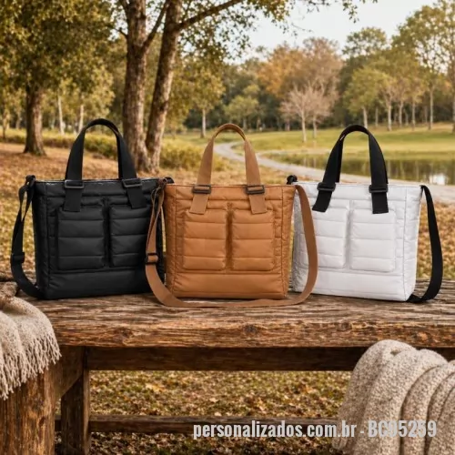 Sacola personalizada - Sacola em puffer, forrada com 1 bolso interno, bolsos na laterais e frontais, fechamento zíper com alça de mão e ombro em fita CA 30mm.  Medidas: Comprimento: 33 cm Altura: 33 cm Largura: 10 cm