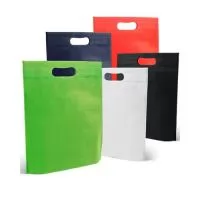 Sacolinhas Personalizadas em TNT, Material TNT 80 gramas, Medidas 250 x 350 x 80 mm, Cores Marrom, Preto, Azul, Vermelho, Branco, Amarelo, Laranja, Rosa, Azul Claro, Verde Claro, Bege e Violeta