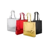 Sacolas Personalizadas em TNT, Medidas 340 x 350 x 80 mm, Material TNT Laminado, Cores Preto, vermelho, dourado e prata