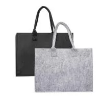 Descrição: Sacola feita de feltro, trazendo o conforto ideal para acomodar cada um dos seus itens, com um ótimo espaço interno e alças para transporte costuradas internamente.  Altura :  30 cm  Largura :  40 cm  Profundidade :  11,5 cm  Comprimento :  Alça: 18 cm