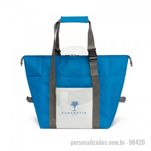 Sacola térmica personalizada - Sacola térmica em 600D com 2 formas distintas de utilização. Compartimento principal com zíper duplo e interior forrado em PEVA e almofadado. Contém bolso frontal com zíper e alças ajustáveis em webbing com reforço. A sacola tem capacidade até 21 L. 480 x 330 x 180 mm | 310 x 240 x 180 mm