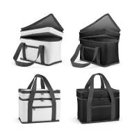 Sacola térmica em poliéster reciclado 600D. Contém 2 compartimentos principais com isolamento em PEVA para facilitar a higienização e um bolso frontal com zíper. Capacidade até 9.5 L. Certificação EU Food Grade. 280 x 230 x 160 mm