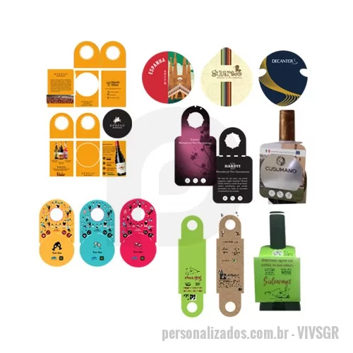 Salva gotas personalizada - Lâmina de plástico Salva Gotas com 75 mm de diâmetro para uso em garrafas de vinhos / bebidas, produzida em lâmina de plástico pet de 125 micras laminado e metalizado,  lavável redondo disponível em 4 modelos: formato redondo, gota ou com recortes laterais. 