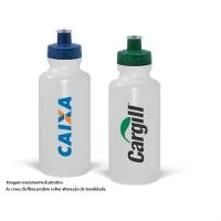 Squeeze 550 ml Green Colors, tampa rosqueável feita com 50% de fibra madeira agora disponível em 6 cores especiais que utilizam pigmentos orgânicos na fabricação e bico em PVC cristal.