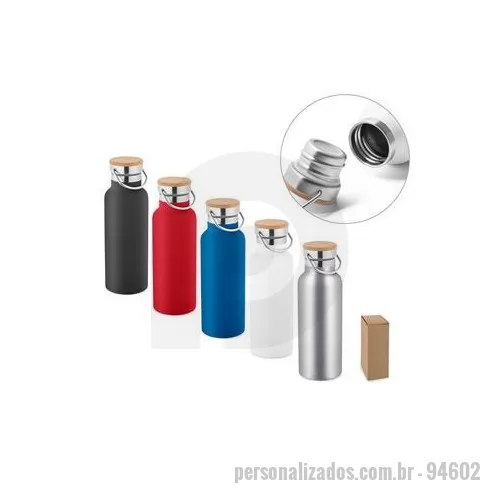 Squeeze metálico personalizado - Squeeze em aço inox com parede dupla isolada a vácuo, tampa em bambu e alça de transporte em aço inox. Capacidade até 570 ml. Food grade. Fornecido em caixa presente de papel kraft. ø70 x 220 mm