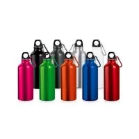 Garrafas de alumínio decoradas. Com boa variedade de cores esse squeeze tampa com mosquetão, capacidade de 500 ml e amplo espaço para imprimir a logomarca em Silkscreen ou laser. Brinde ideal para divulgar e promover sua empresa em ações de marketing