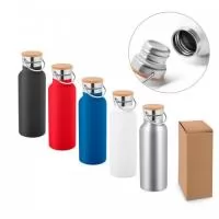 Squeeze em aço inox com parede dupla isolada a vácuo, tampa em bambu e alça de transporte em aço inox. Capacidade até 570 ml. Food grade. Fornecido em caixa presente de papel craft