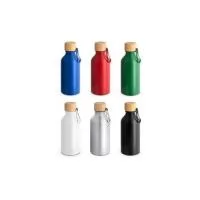 Squeeze em alumínio 100% reciclado com cor sólida brilhante. A squeeze tem uma tampa em bambu, à prova de água, e mosquetão que facilita o transporte. Capacidade até 400 ml. Certificação EU Food Grade. A cor e o resultado da impressão nos materiais n
