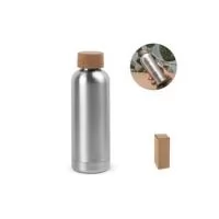 Squeeze em aço inox de parede simples, com tampa em cortiça. Capacidade até 760 ml. Fornecido em caixa presente de papel kraft reciclado. Certificação EU Food Grade. A cor e o resultado da impressão nos materiais naturais pode variar entre produtos. 